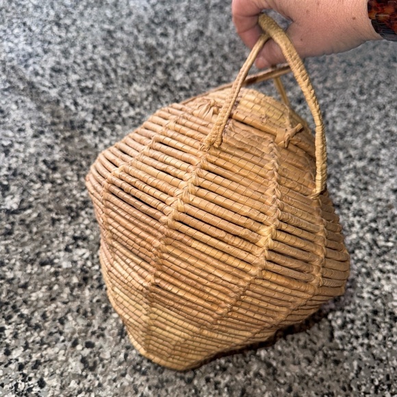 Vintage Woven straw Handbag - Picture 4 of 6